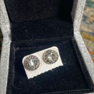 🌹 FREE w/purchase Crystal Silver Stud Earrings new